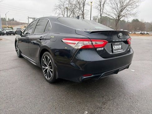 Used 2020 Toyota Camry SE image 5