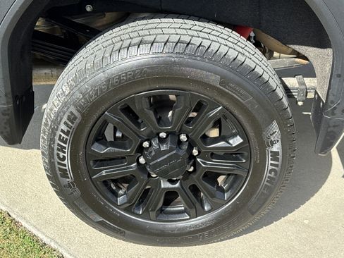 Used 2022 GMC Sierra 3500 Denali w/ Denali Black Diamond Edition image 14