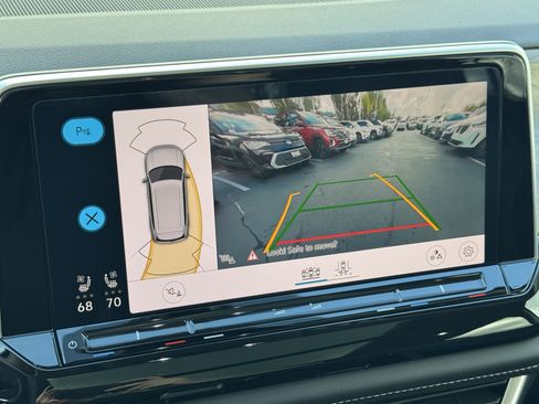 Used 2025 Volkswagen Atlas SE image 28