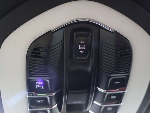 Used 2023 Porsche Macan S AWD/4WD image 55