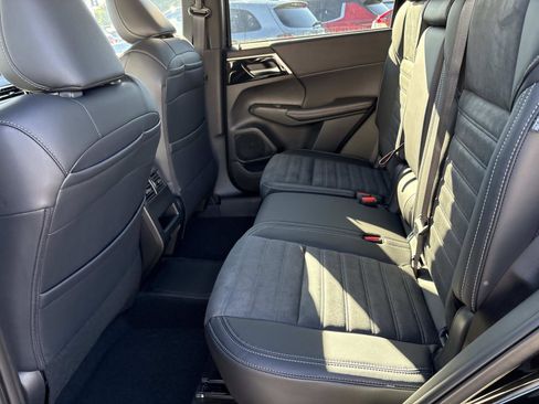 New 2025 Mitsubishi Outlander 4WD Plug-In Hybrid image 12