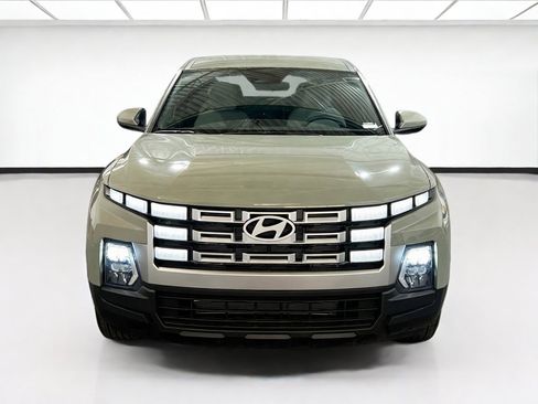 Used 2025 Hyundai Santa Cruz SE FWD image 2