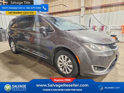Used 2018 Chrysler Pacifica Touring-L image 5