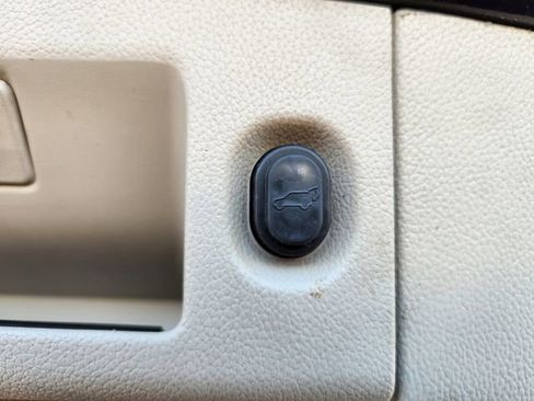 Used 2017 Cadillac Escalade 2WD image 21