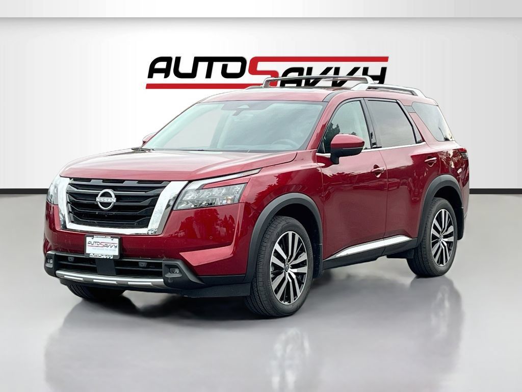 Used 2025 Nissan Pathfinder Platinum w/ Cargo Package AWD/4WD image 3