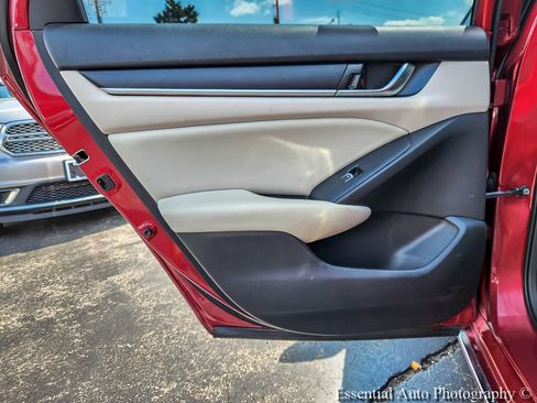 Used 2018 Honda Accord EX image 18
