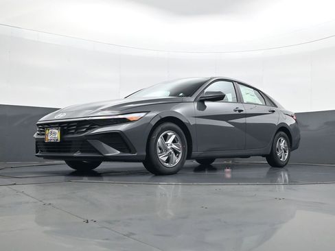 New 2026 Hyundai Elantra SE image 21