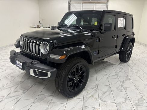 Used 2025 Jeep Wrangler Unlimited Sahara w/ Safety Group AWD/4WD image 4