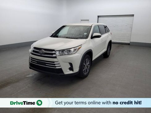 Used 2019 Toyota Highlander LE AWD/4WD image 1