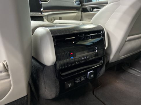 Used 2024 Jeep Wagoneer Series II w/ Flexible Seating Group image 34