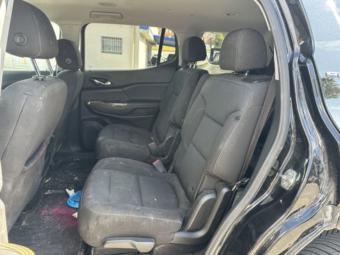 Used 2022 GMC Acadia SLE image 12