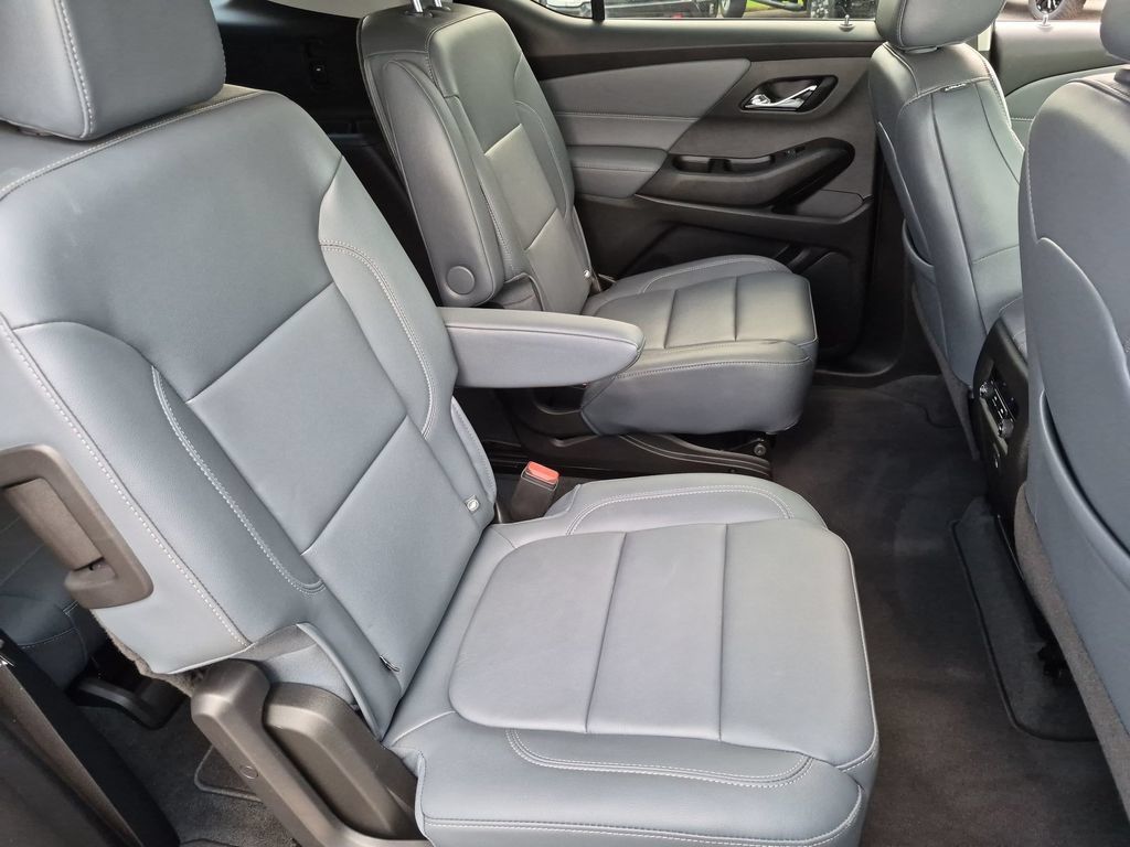 Used 2020 Chevrolet Traverse LT w/ Driver Confidence II Package FWD image 30