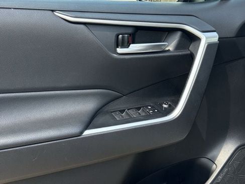 Used 2025 Toyota RAV4 XLE FWD image 25