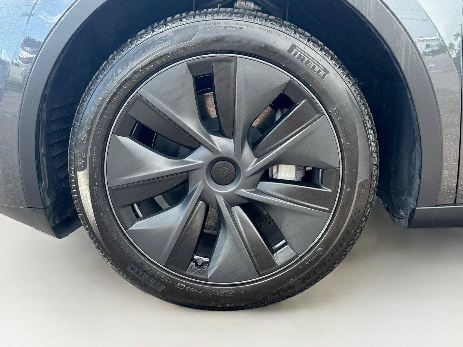 Used 2025 Tesla Model Y Long Range RWD image 32