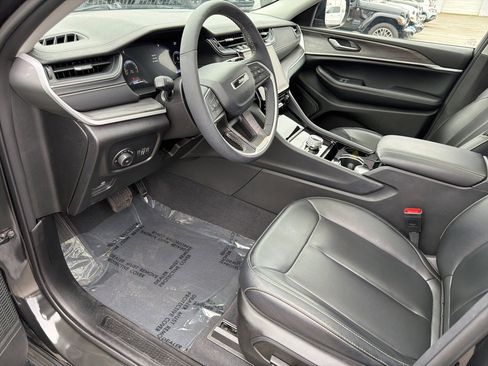 Certified 2023 Jeep Grand Cherokee Limited image 4