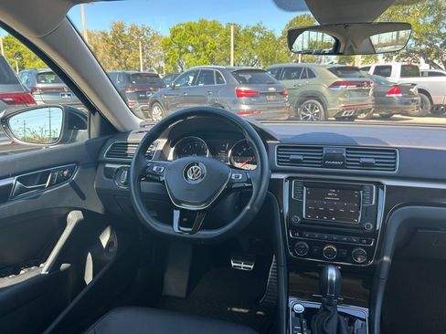 Used 2019 Volkswagen Passat 2.0T SE R-Line image 17