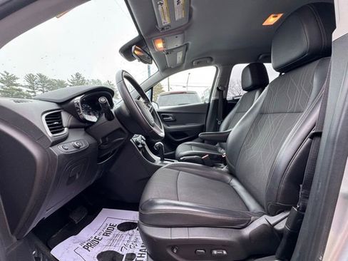 Used 2018 Chevrolet Trax LT w/ LT Convenience Package FWD image 10