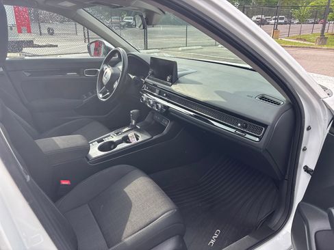 Certified 2024 Honda Civic EX image 9