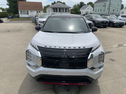 New 2026 Mitsubishi Outlander AWD image 3