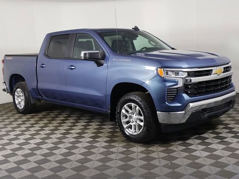 Used 2024 Chevrolet Silverado 1500 LT image 2