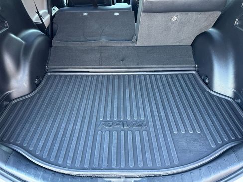 Used 2018 Toyota RAV4 Limited image 15