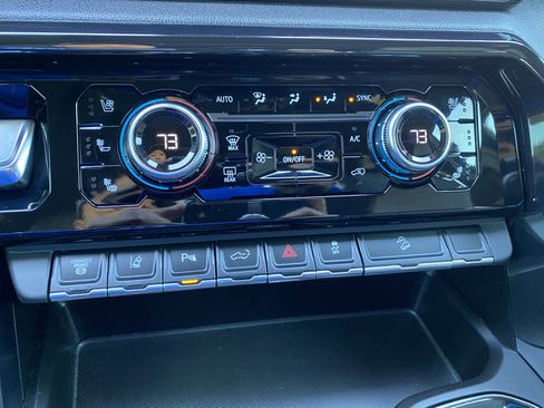 Used 2024 GMC Sierra 2500 AT4 w/ AT4 Premium Plus Package image 30