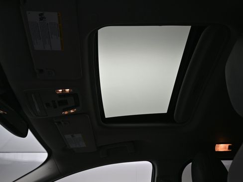 Used 2021 Toyota Sienna XLE image 74