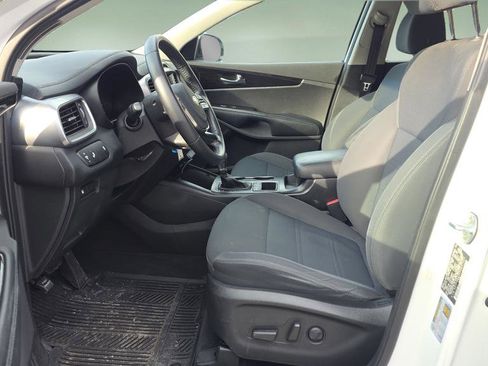 Used 2019 Kia Sorento LX w/ LX Convenience Package image 10