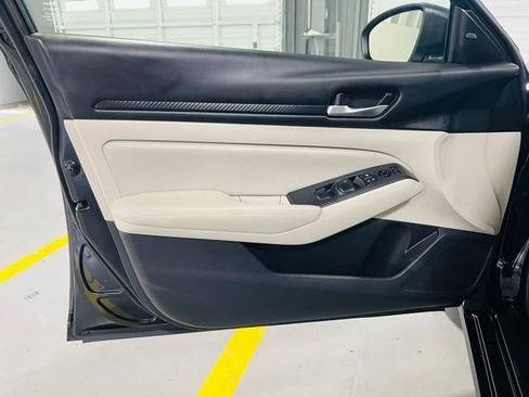 Used 2025 Nissan Altima 2.5 SV image 22