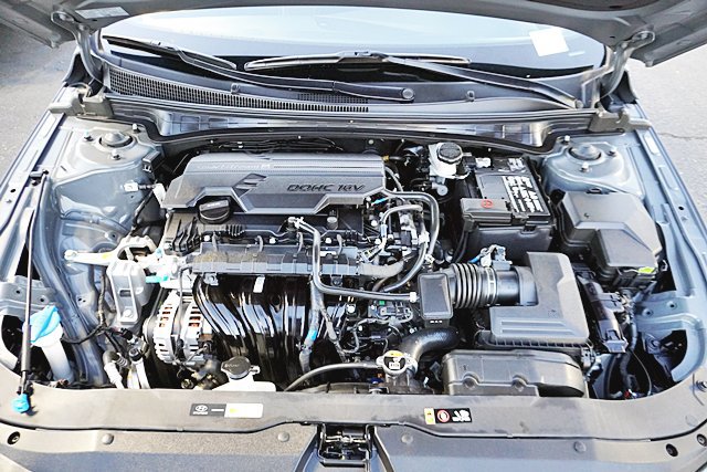 Certified 2025 Hyundai Elantra Sport FWD image 16