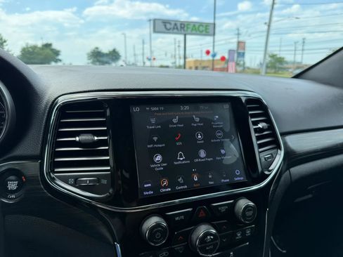 Used 2019 Jeep Grand Cherokee Altitude AWD/4WD image 34