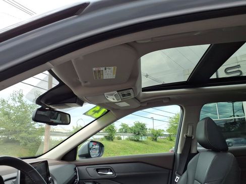 Used 2023 Nissan Rogue SL AWD/4WD image 16