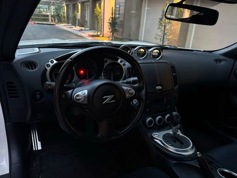 Used 2016 Nissan 370Z Coupe image 24