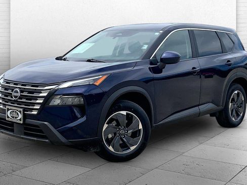 Used 2025 Nissan Rogue SV FWD image 13
