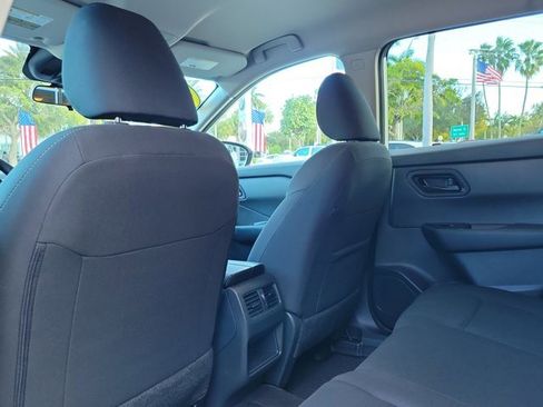 Used 2025 Nissan Rogue S image 12