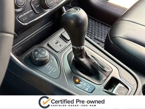 Used 2022 Jeep Cherokee Trailhawk image 12