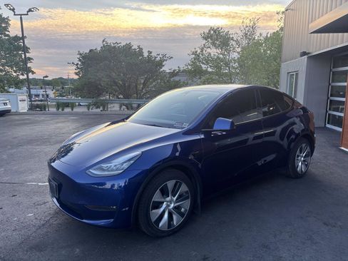 Used 2023 Tesla Model Y Long Range AWD/4WD image 4