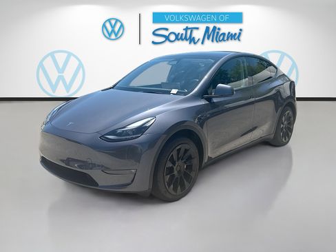 Used 2023 Tesla Model Y 2WD image 3