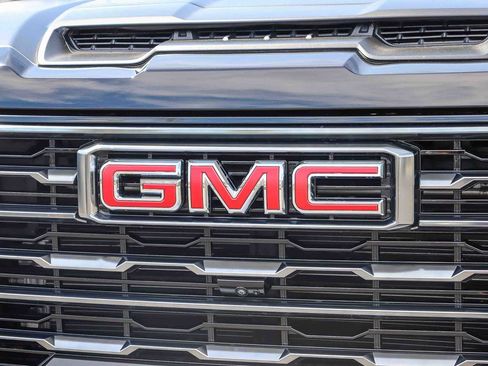 Used 2025 GMC Sierra 2500 AT4 w/ AT4 Premium Plus Package AWD/4WD image 11