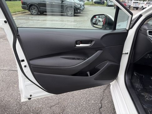 Used 2020 Toyota Corolla LE FWD image 17