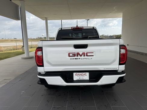 Used 2025 GMC Canyon Denali image 7
