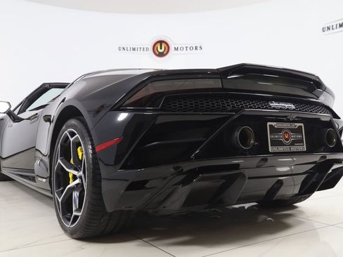 Used 2023 Lamborghini Huracan EVO image 38