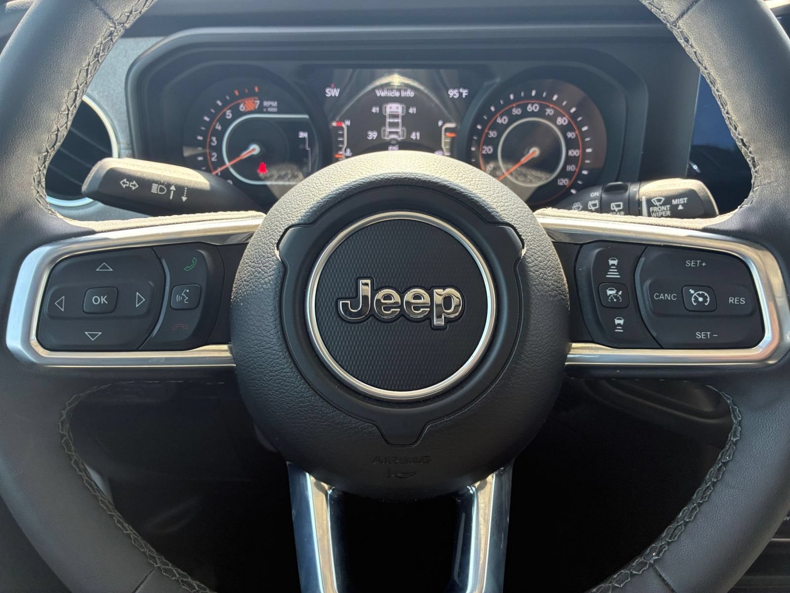 Used 2025 Jeep Wrangler Unlimited Sahara AWD/4WD image 26