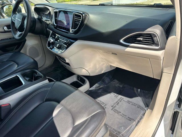 Used 2023 Chrysler Pacifica Touring-L FWD image 18