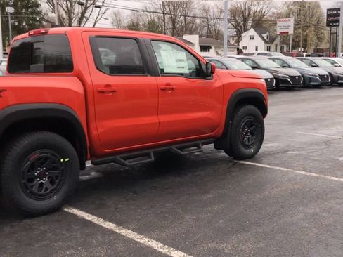 Used 2025 Nissan Frontier PRO-4X w/ Tow Package AWD/4WD image 8
