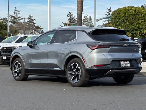 Used 2025 Chevrolet Equinox EV LT w/ Convenience Package image 7