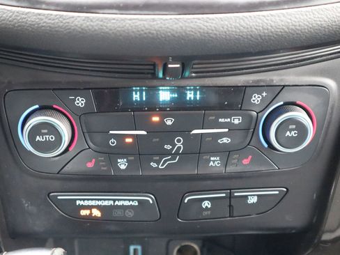 Used 2019 Ford Escape SE image 22