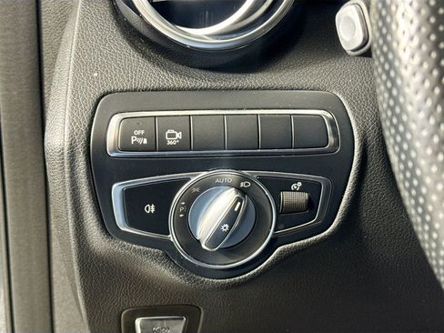 Used 2018 Mercedes-Benz GLC 300 4MATIC w/ Multimedia Package image 9