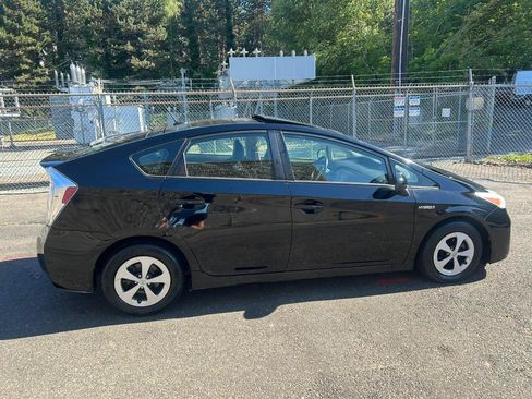 Used 2013 Toyota Prius Four w/ Deluxe Solar Roof Pkg FWD image 4