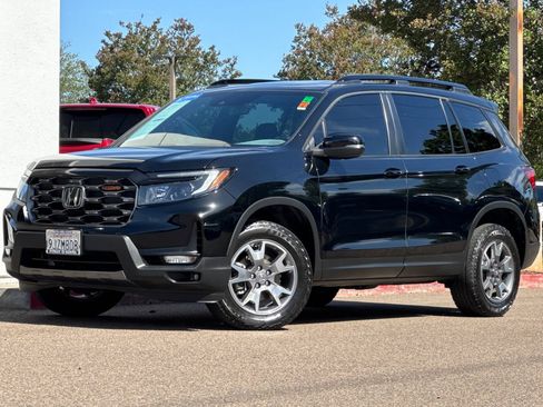 Certified 2023 Honda Passport TrailSport image 2